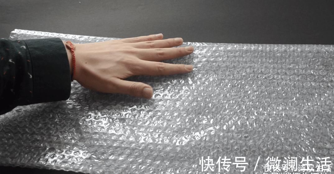 快递箱|快递箱里的气泡垫别扔了, 没想到它作用这么大, 家家户户用的到