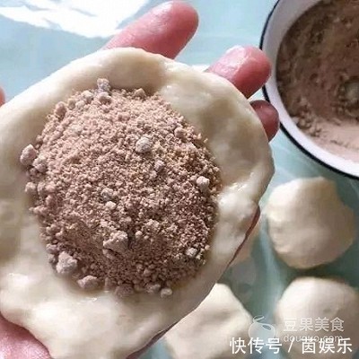 油炸糕(糖糕)的做法,外边金黄,软糯无比