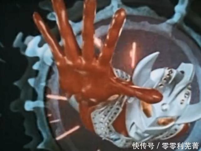 身子|奥特曼为何变身的时候拳头都比身子大圆谷你们不懂！