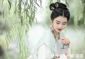 素琴$常忆湖边杨柳青,馥芬盈翠袖、惹眉凝,亭台轻起素琴声、逗黄莺