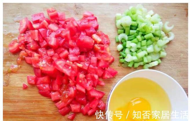 西红柿|做法简单西红柿鸡蛋面，好看好吃酸甜爽口，食材简单又美味