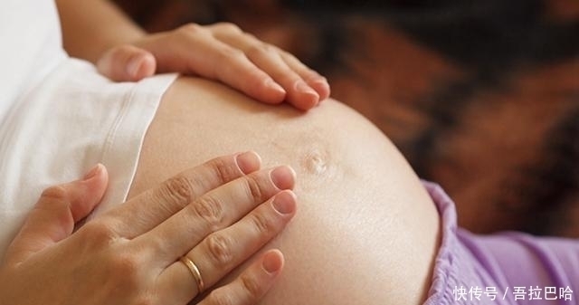 发育|孕期喝水有讲究，喝对了，不仅有利于胎儿发育，还可以让羊水清澈