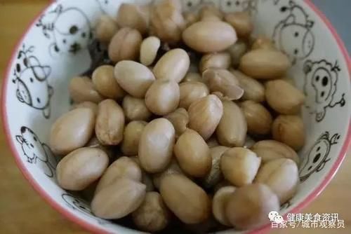 多吃这个凉拌菜，清爽可口，下酒开胃