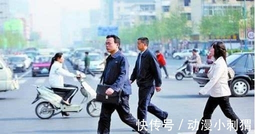 脚心|走路姿势说明寿命长短，越这么走越加速衰老，无论男女都要注意