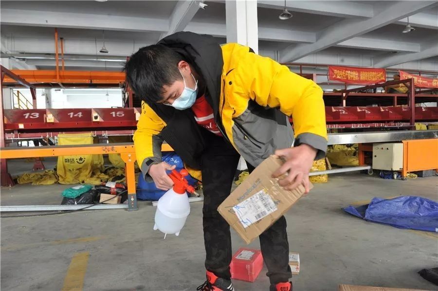 检测|快递上有病毒，接触后感染新冠肺炎的概率大吗？不妨来了解一下