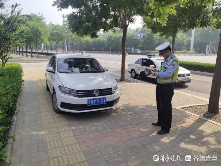 德州交警直属四大队开展违停整治,助力
