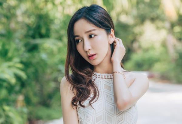 迪丽热巴|娄艺潇到《跑男》帮热巴带话,说出这3字后,全场瞬间沉默