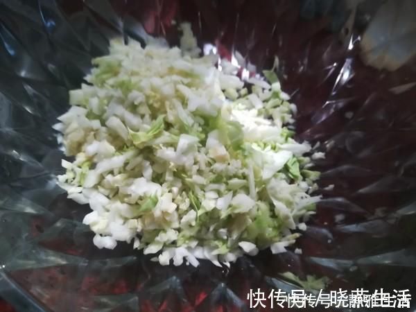 耳瓣|泡木耳只加水就错了，大厨都加这2样，2分钟泡开，木耳又大又好