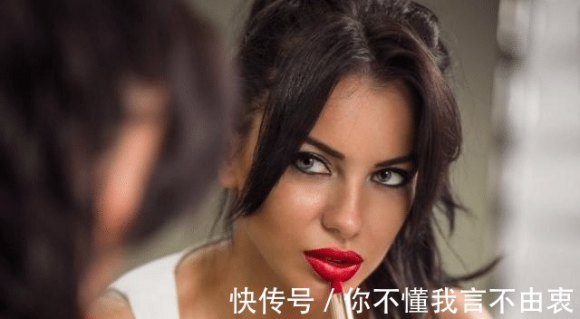 涂抹|口红不要横着涂,化妆师称很多女生都做错了,难怪掉色难看!