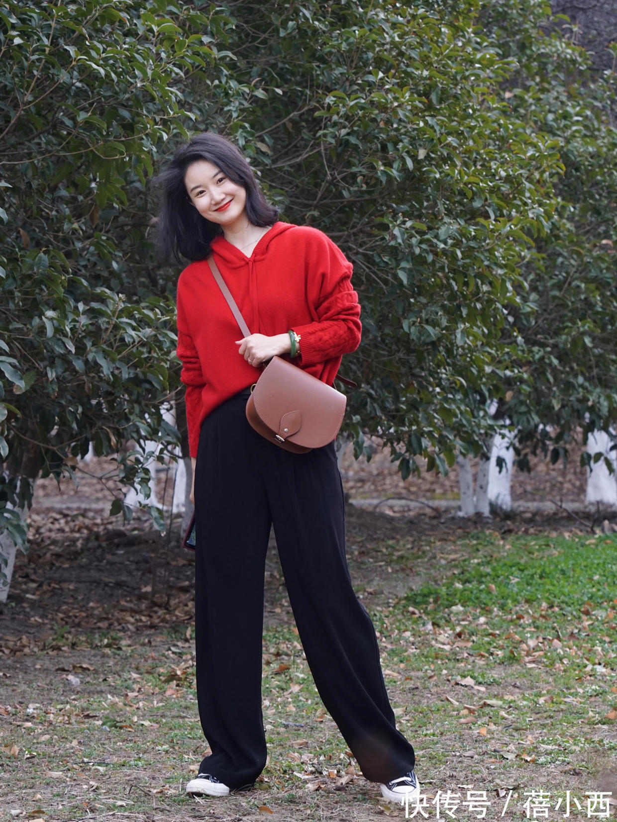 穿搭|新年穿搭选什么?首选“红色毛衣”来搭配,甜美满分更显元气