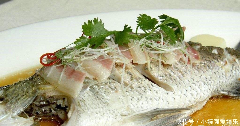 好吃|可惜!男子钓起“芝麻怪鱼”,却全部丢弃,网友:最好吃的花雕鱼