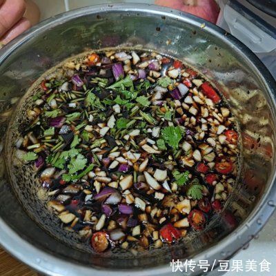 酸辣鸡爪走起，简单又好吃，吃货来收藏哦