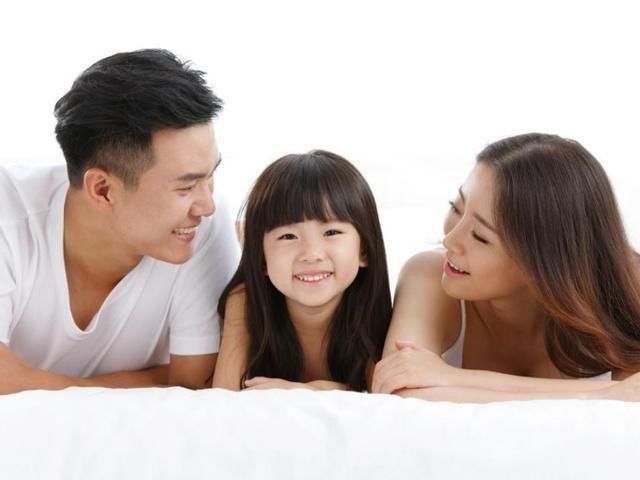 孩子|九岁女儿当父亲面换衣服,是装没看见还是正视?宝爸做法值得学习