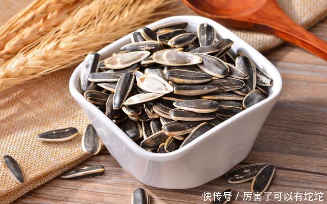 原因|1种零食,正在偷偷“堵住”你的血管,医生提醒:40岁后要少吃