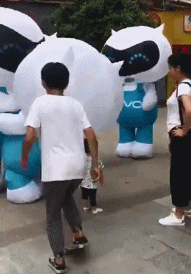 |搞笑GIF趣图:熊孩子做的事情,总是让人不舒服