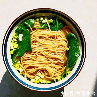 这是我吃过全宇宙最好吃的快手清汤面