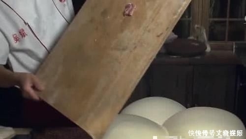 不算什么|中国厨师表演“面团吹气球”,看呆了外国人,厨师:这不算什么