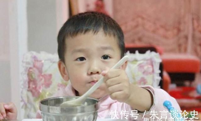 康康|12男孩一年长高20公分,医生:3种食物是身高“加油站”,可多食