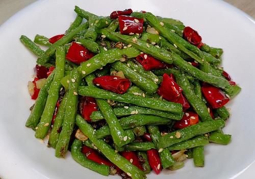 营养师告诉我：这4道素菜比荤菜还更“长肉”，吃一口都嫌多！