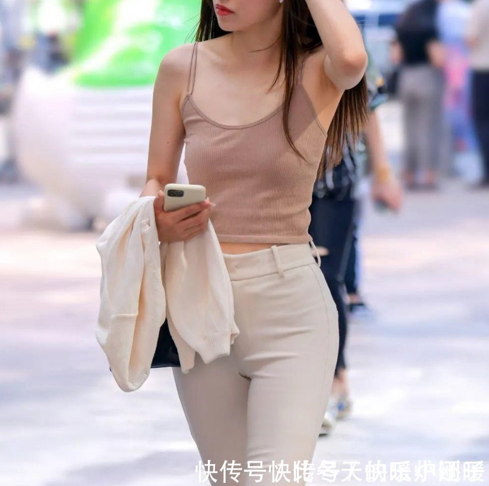 迷人|撩头发的动作实在是太迷人了,不会第一眼就吸引你,但非常耐看