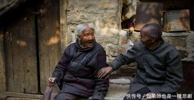 救命钱|俗语“帮三不帮二,救急不救穷”,啥意思别怪老祖宗没提醒