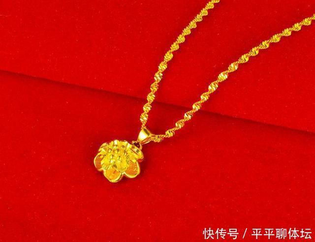 女人|实话实说,女人到了30岁别戴廉价货,这些黄金首饰才是“贵妇款”