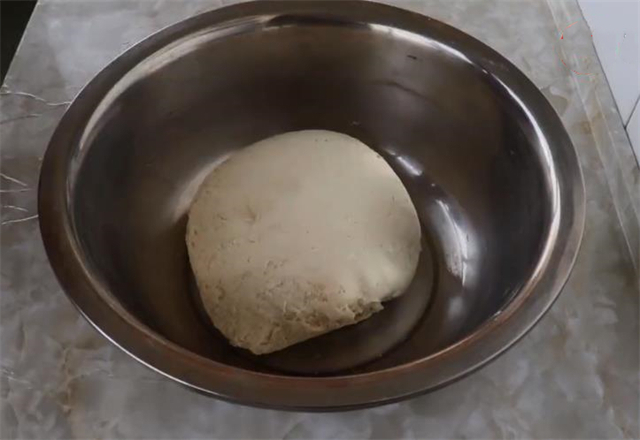 锅盔|教你做陕西特有的风味小吃锅盔馍,又圆又厚又好吃,实在太香了