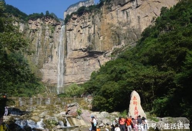 河南新乡5A级景区，青山绿水风景好，适合夏日游