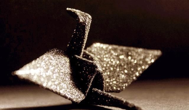 灵感$抑郁小哥把一只2毛钱的千纸鹤折成了我买不起的样子,不但病好了还年入百万