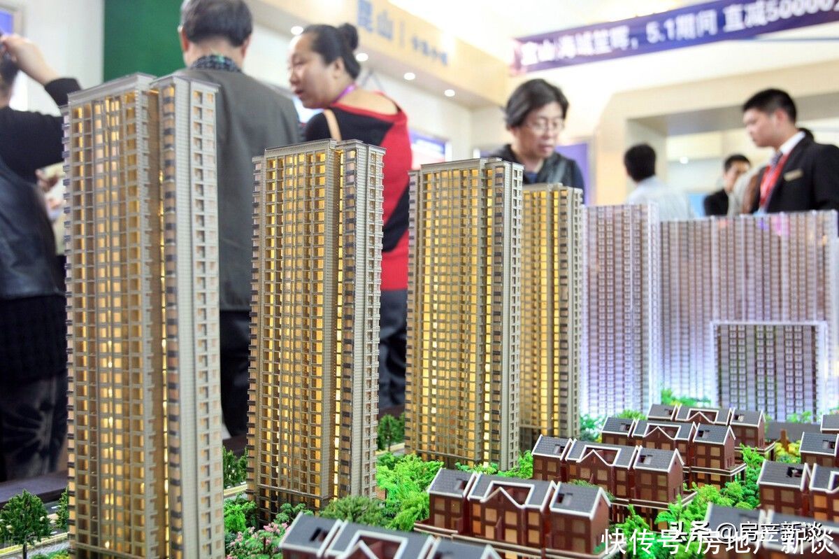 买房|刚买房十几天就降价20万，购房者要求退“差价”，开发商保持沉默
