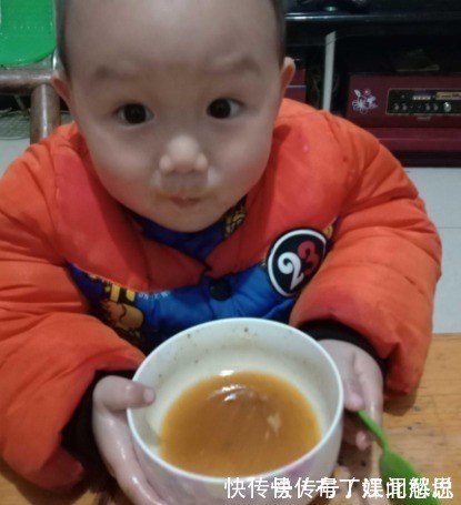 肉汤|劝告家长2种饭不要再给孩子吃了,积食又上火,还影响孩子发育