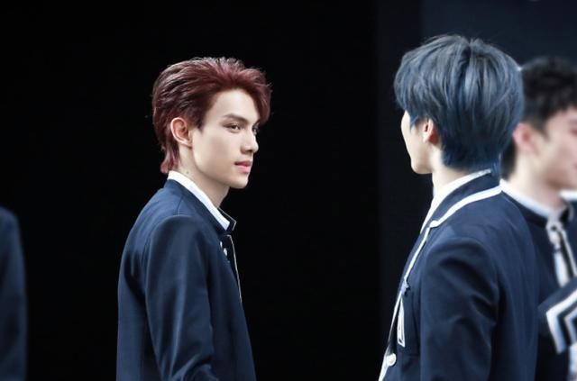 后援会|倒奶打投的背后,粉丝们的钱最终进了谁的腰包?