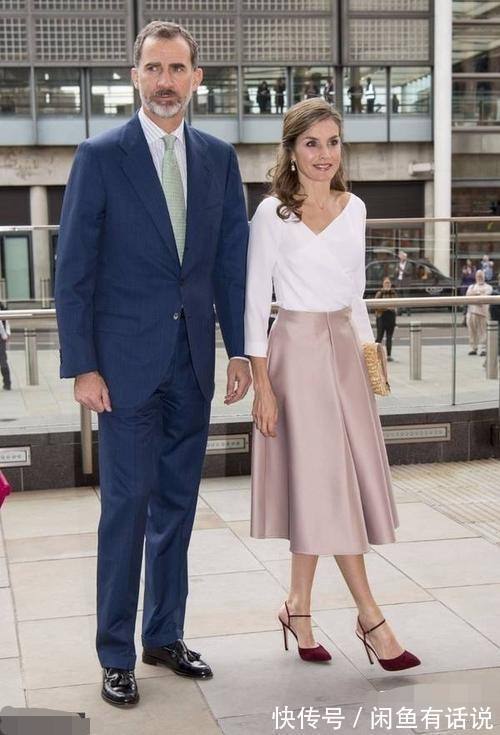 粉色|西班牙王后真节俭,一双粉红高跟鞋反复穿,撞衫影后也不输气场