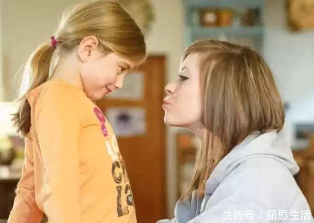 亲妈妈|爸爸偷亲妈妈被“小棉袄”发现,宝宝瞬间翻脸,网友:护妈小宝