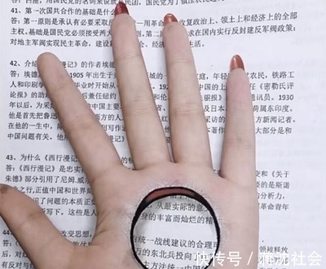 特效@美术生画“透视手”,开始少在那充大头,成品还以为是特效