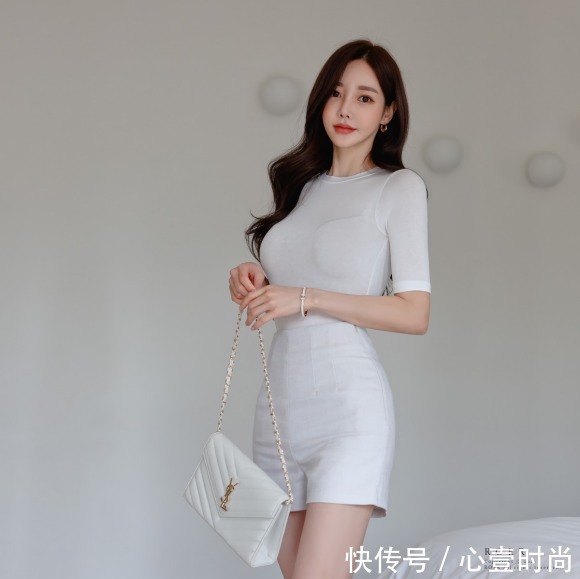 搭配|女神孙允珠时尚搭配：粉色柔情水漾清新淡色半袖裙