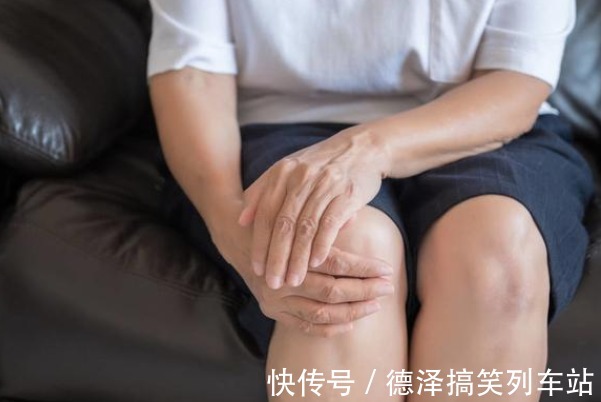 关节|膝盖痛的人都会收藏这个秘方,不用花一分钱,一招化解疼痛!
