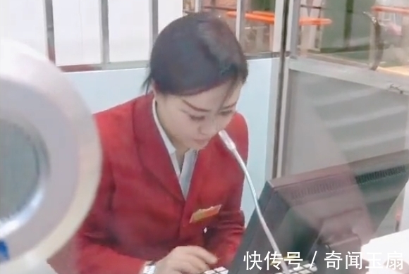 小姐姐|小姐姐画着一对关公眉,她抬头那一刻,才发现颜值跟眉毛没有关系