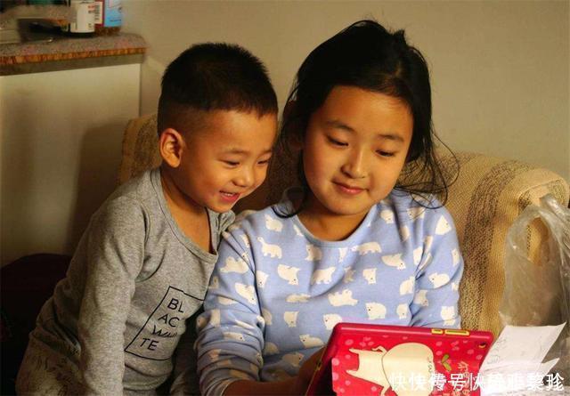 宝妈|“削他”5岁姐姐的作业被1岁弟弟撕烂,宝妈两个字化解矛盾