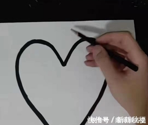 爱心@美术生画“立体爱心”,本以为是“翻车现场”,看到最后失策啊!