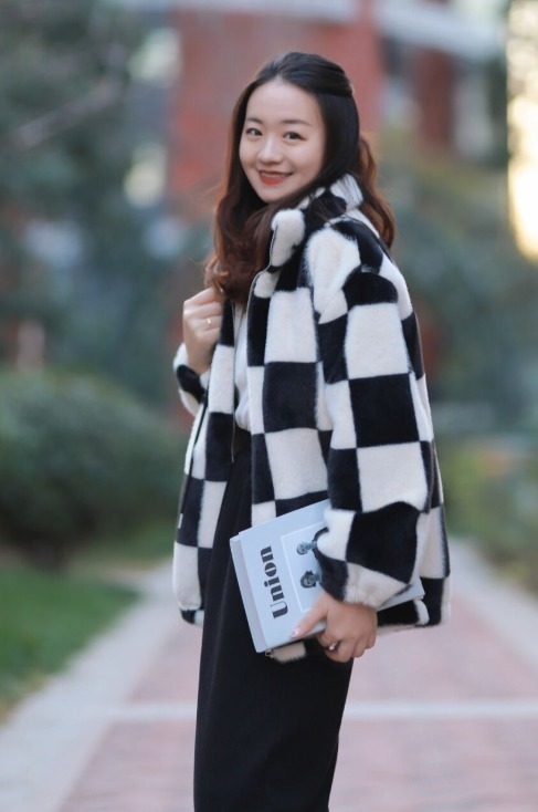 半身裙|今年流行可盐可甜的羊羔毛外套,学时髦精这样搭,美得惊艳!