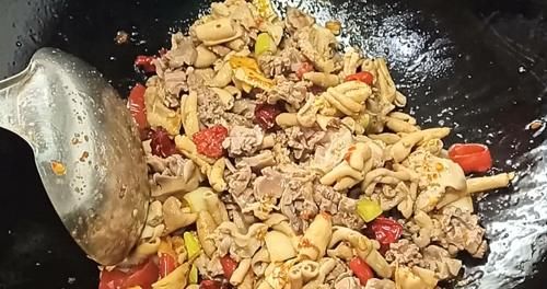 鸡杂试试这样炒来吃，口感脆嫩一点不老，味道香辣好吃，特下饭