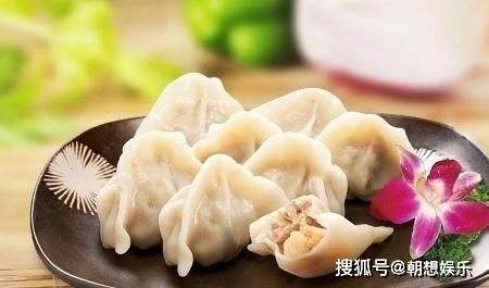 蒸饺子|蒸饺子时，很多人方法错了，难怪饺子干又硬，不会就学着
