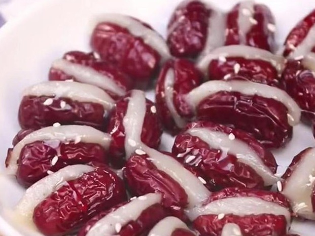 1碗面粉2个鸡蛋，做好吃的开口笑，香酥可口，大人小孩都爱吃