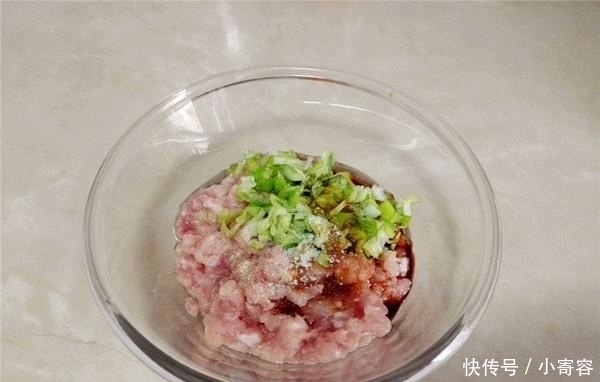 猪肉馅|饺子“新包法”，刚上桌儿子就抢着吃，直呼太有创意了！真香！