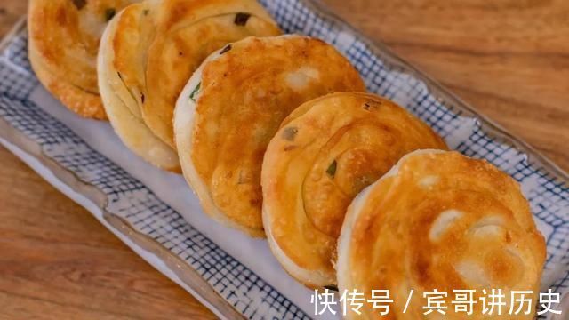 排队4个小时才能吃到的网红葱油饼，只要简单几步在家就能做