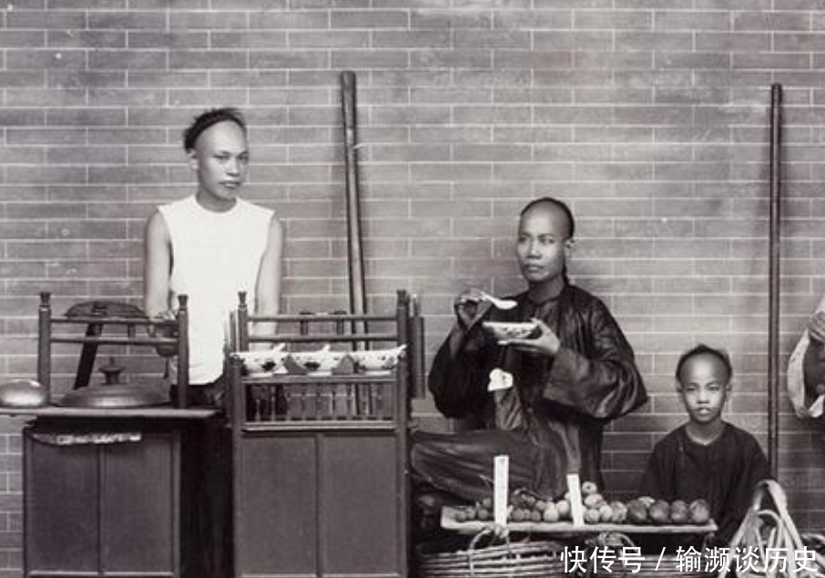 相貌|1896年晚清老照片:女子青丝倭堕成髻,朝廷大臣相貌清俊!