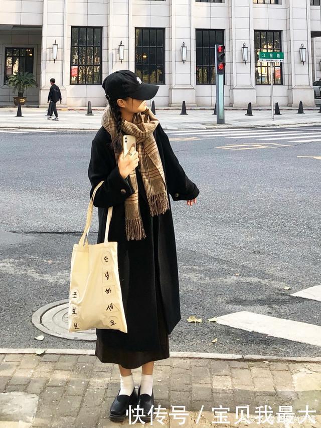 大衣+运动鞋，大衣+短靴，冬季这么穿气质又好看