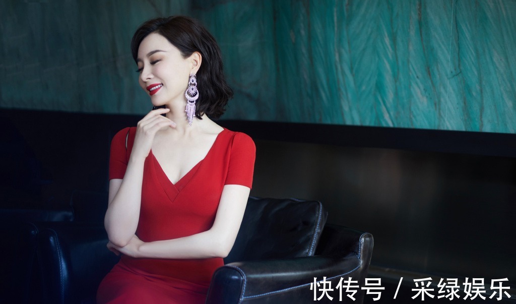 烫发 若你才30岁到40岁,换对这几款发型不显老,摩卡波波头发型更减龄