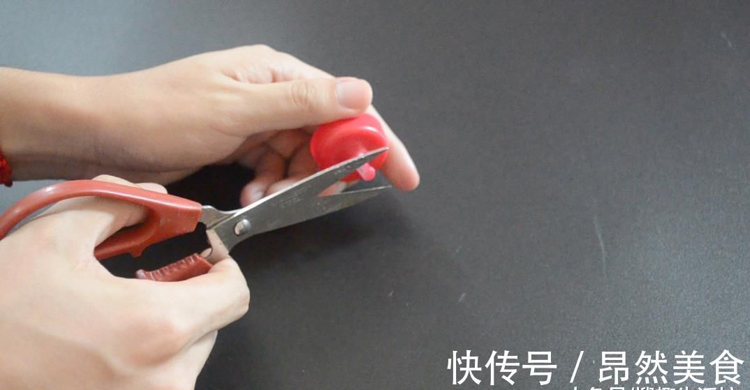 瓶盖上面戳一个洞, 没想到作用这么大, 看完你会感谢我的